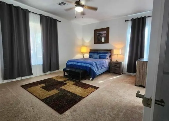 Cozy Latitude With Pool Goodyear